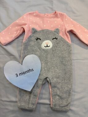 Carter's - LIKE NEW - Fleece footed sleeper. Size 3 months